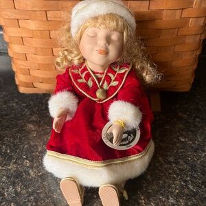 Dan Dee Collectible Memories Porcelain Doll Animated Wind-up Music Box “Amber”